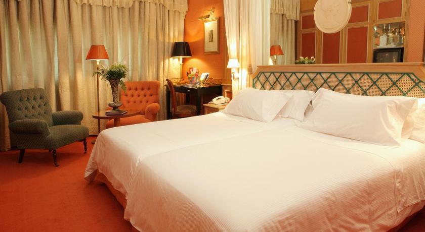 Hotel Palafox Zaragoza Eksteriør bilde A room at the hotel