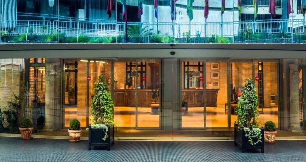 Hotel Palafox Zaragoza Eksteriør bilde Entrance to the hotel