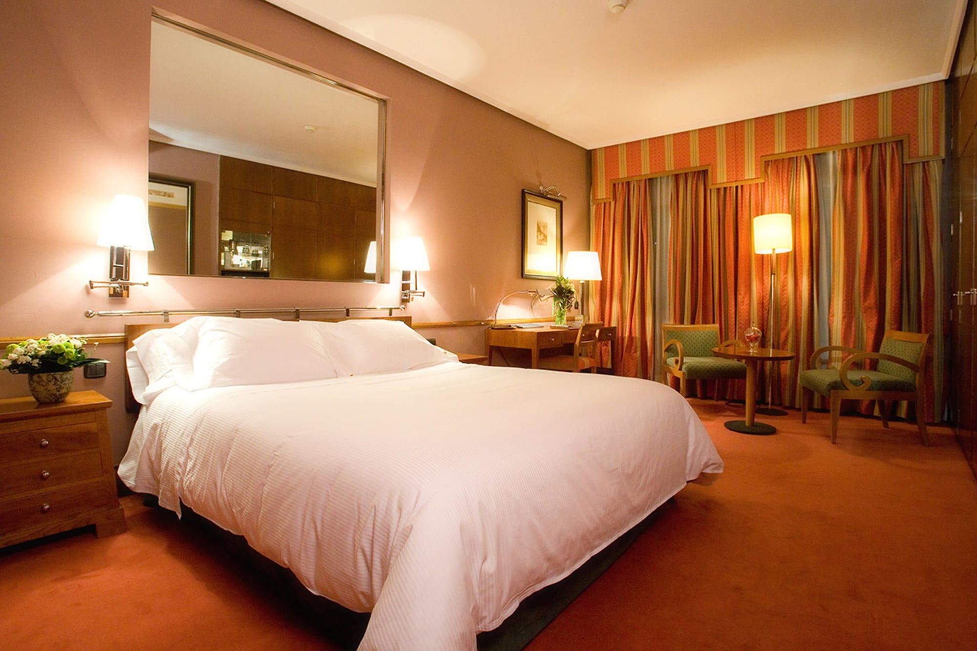 Hotel Palafox Zaragoza Eksteriør bilde A bedroom at the InterContinental Madrid