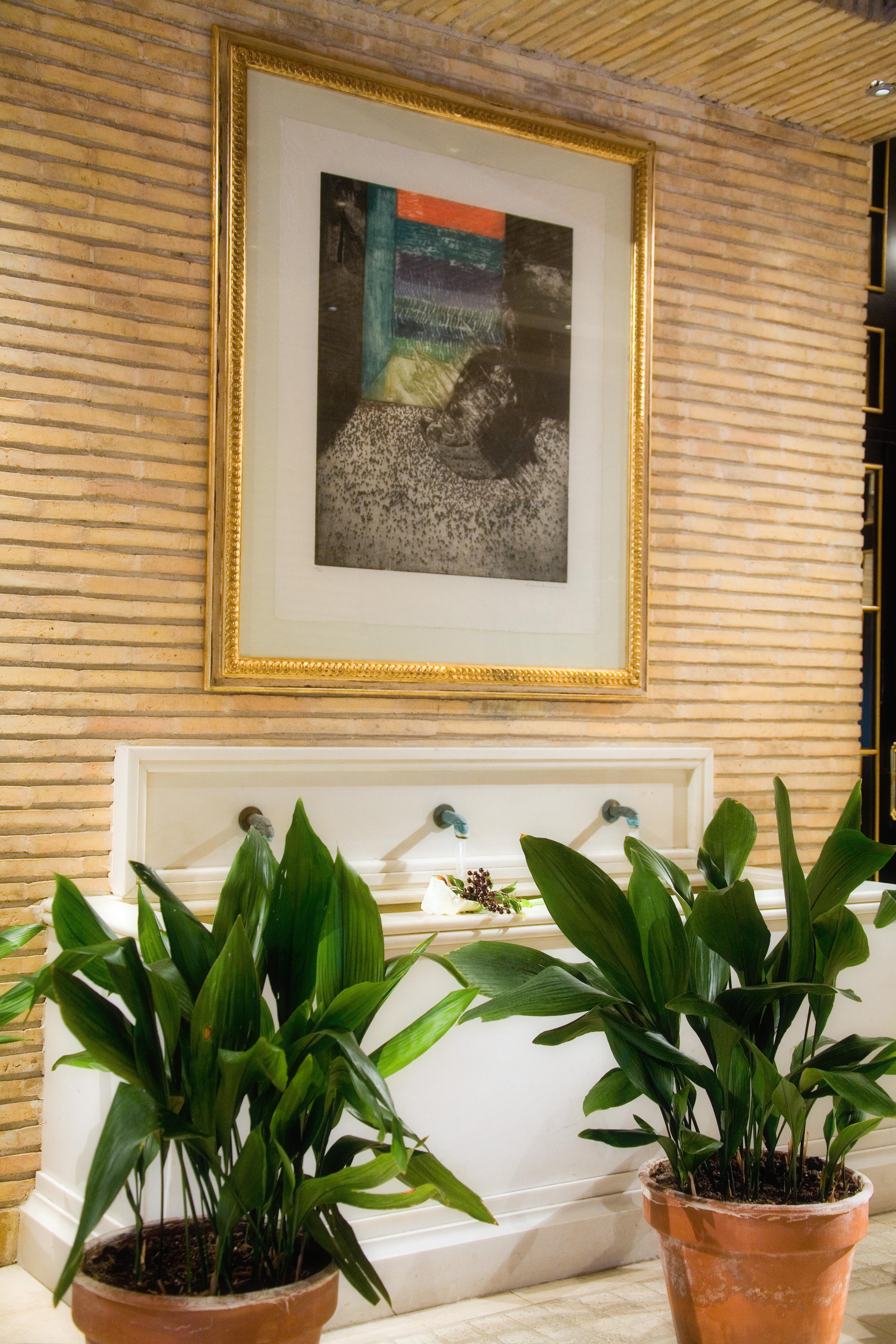 Hotel Palafox Zaragoza Rom bilde A framed print of a photograph by the artist