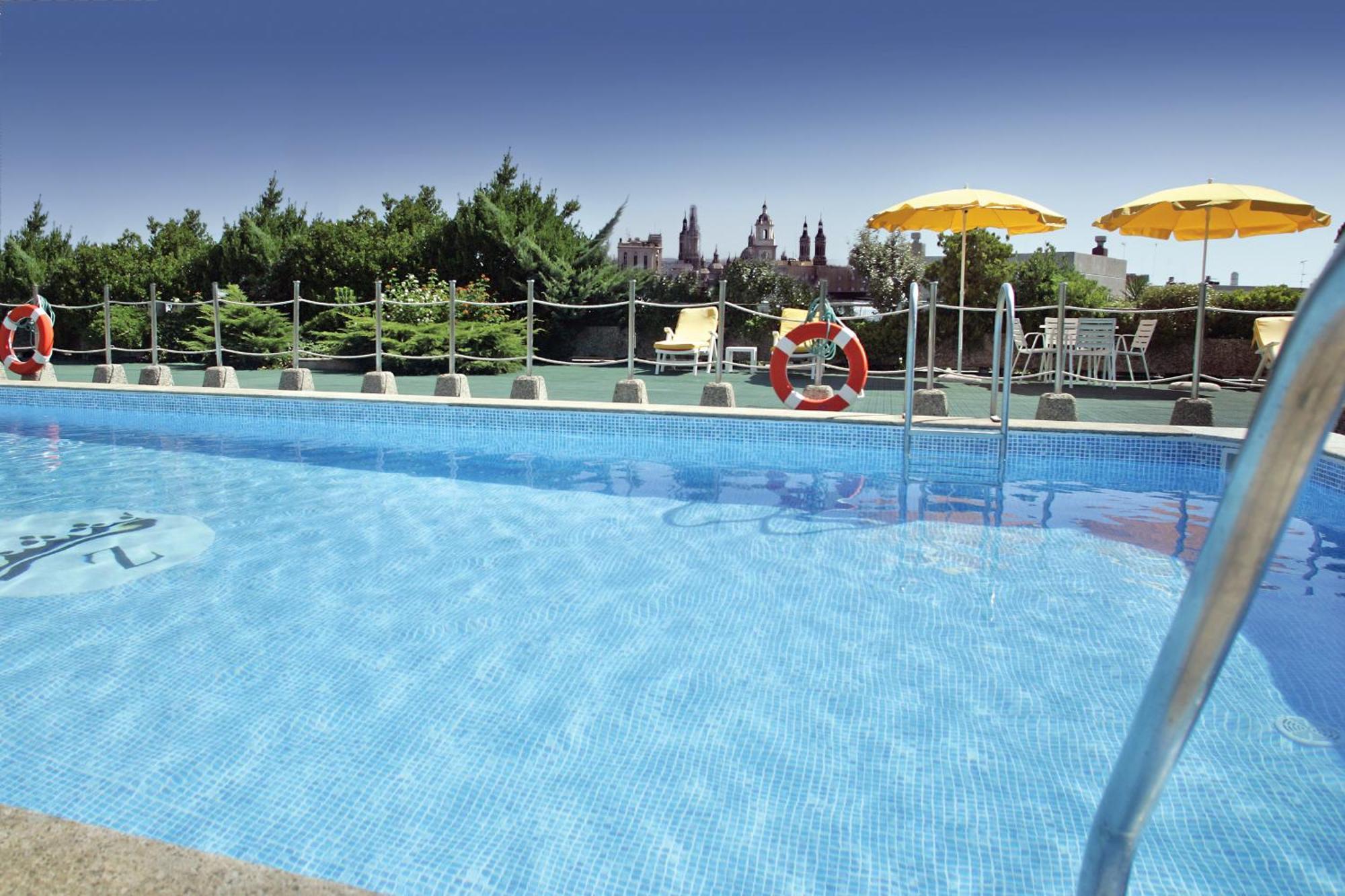 Hotel Palafox Zaragoza Eksteriør bilde Swimming pool