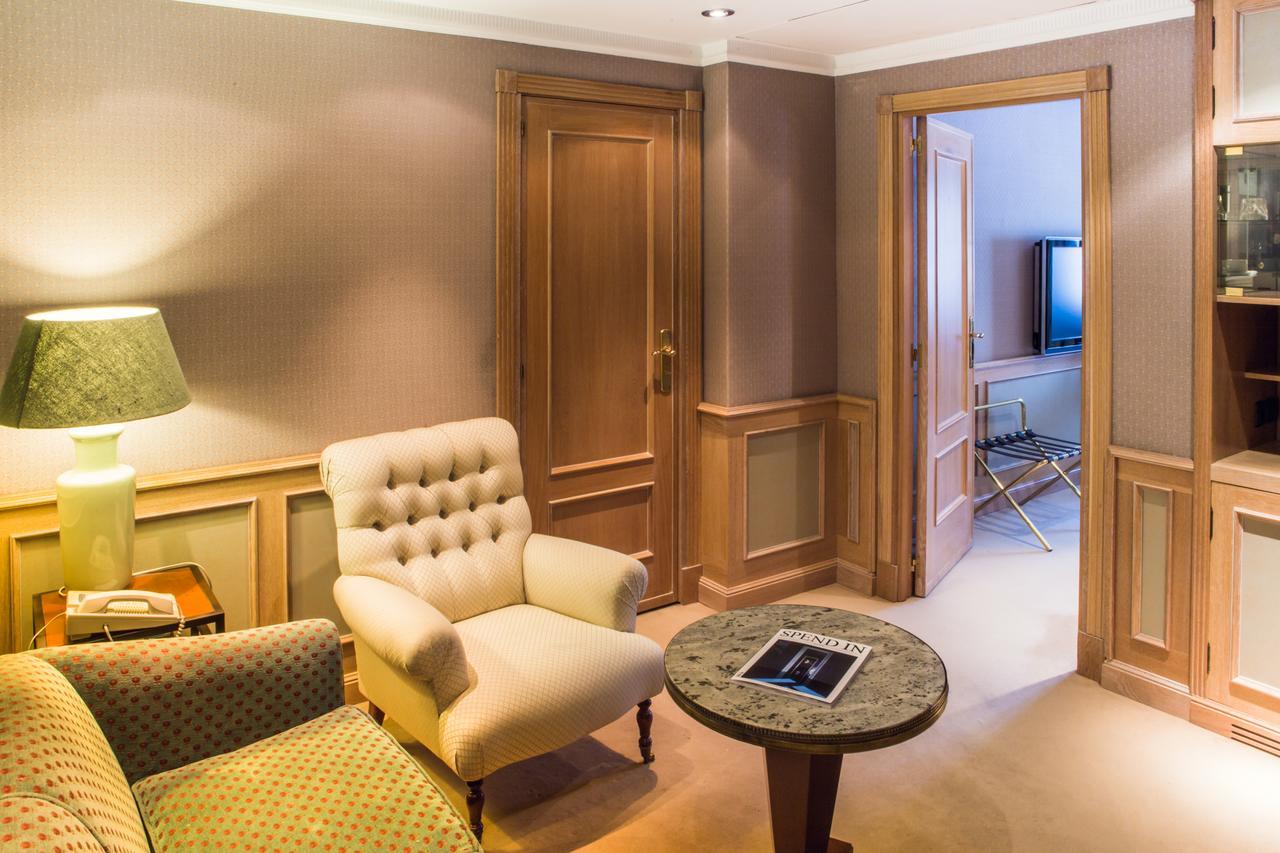 Hotel Palafox Zaragoza Eksteriør bilde A suite at the hotel
