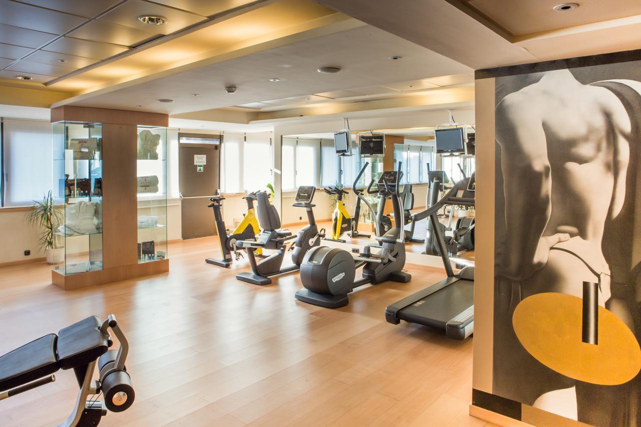 Hotel Palafox Zaragoza Eksteriør bilde The gym at the hotel