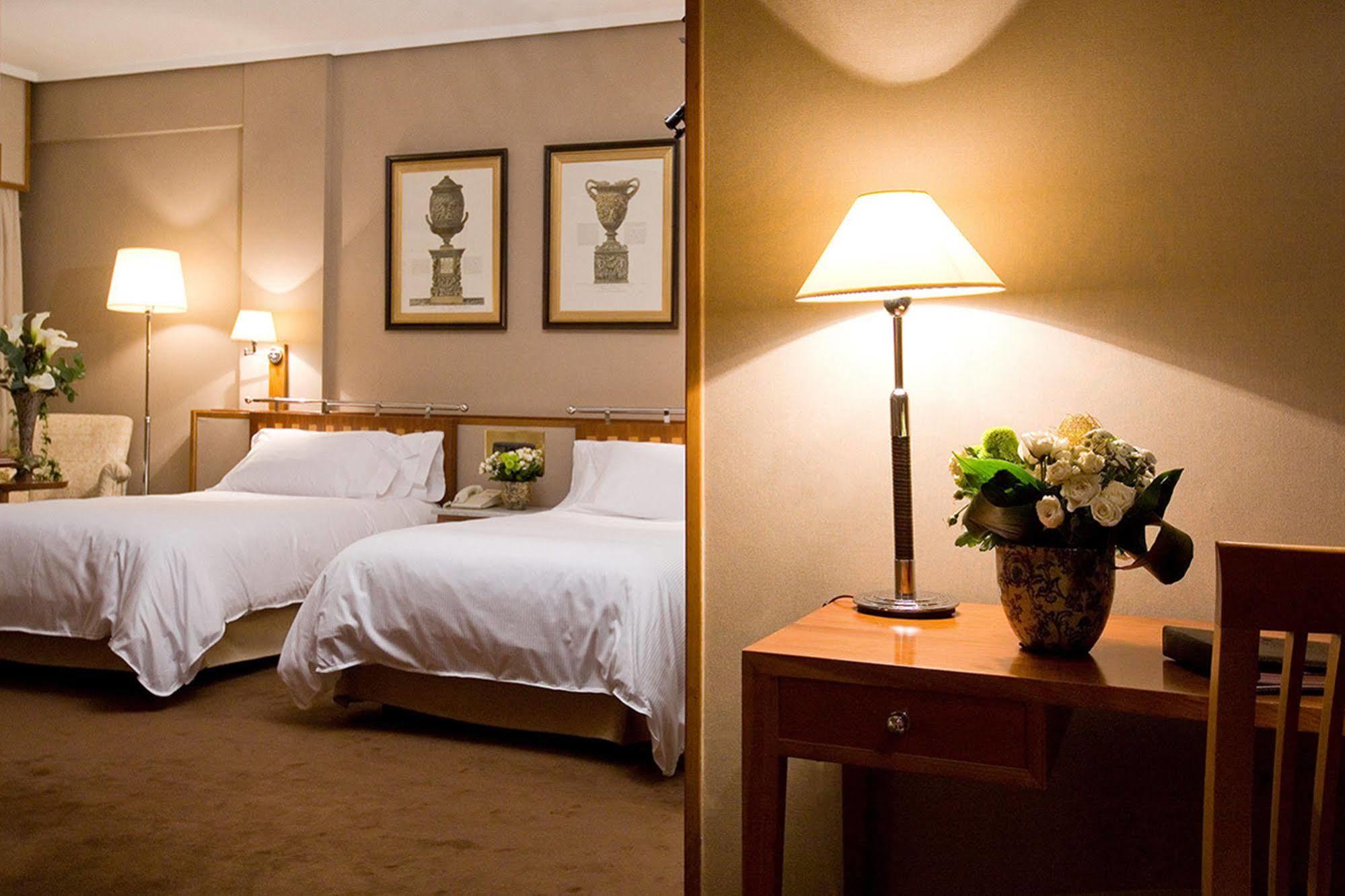 Hotel Palafox Zaragoza Eksteriør bilde A room at the hotel