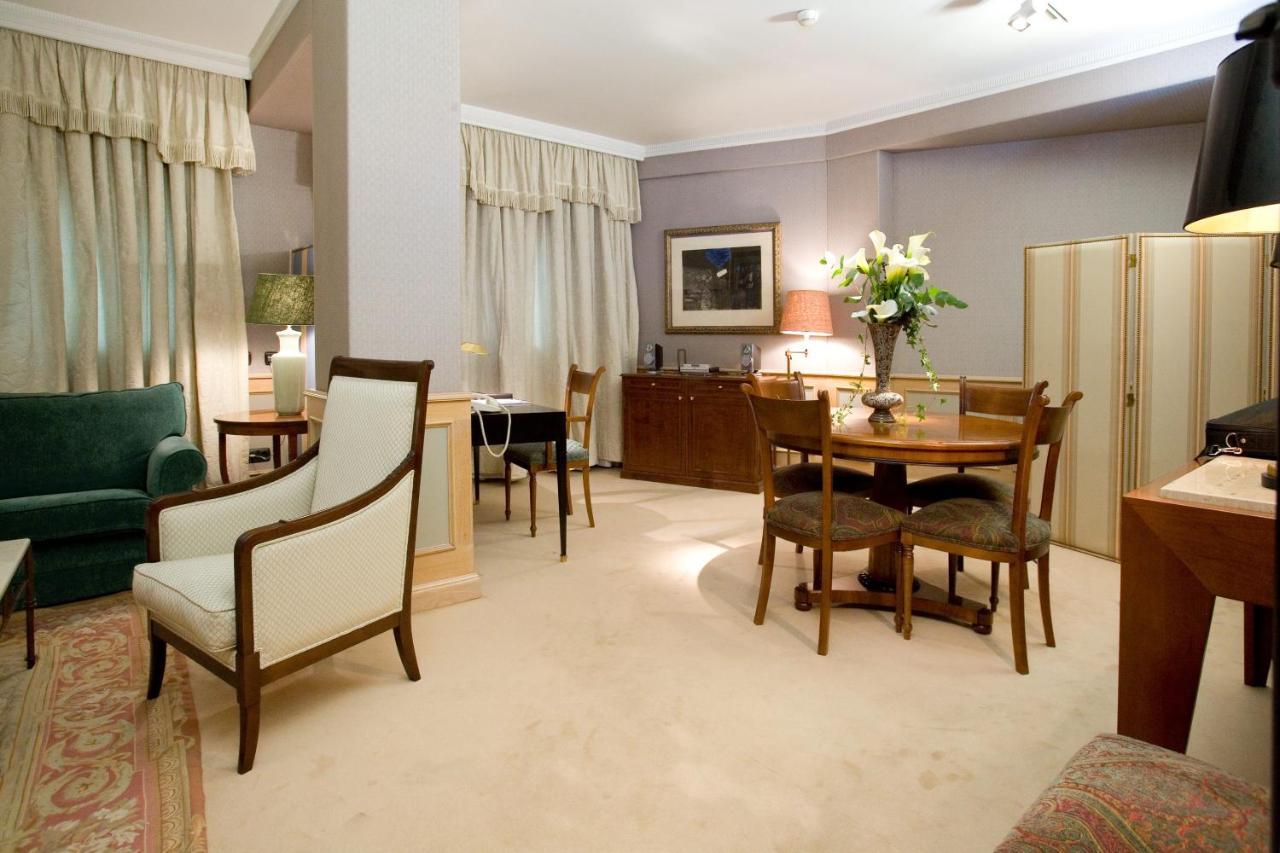 Hotel Palafox Zaragoza Eksteriør bilde A suite at the hotel